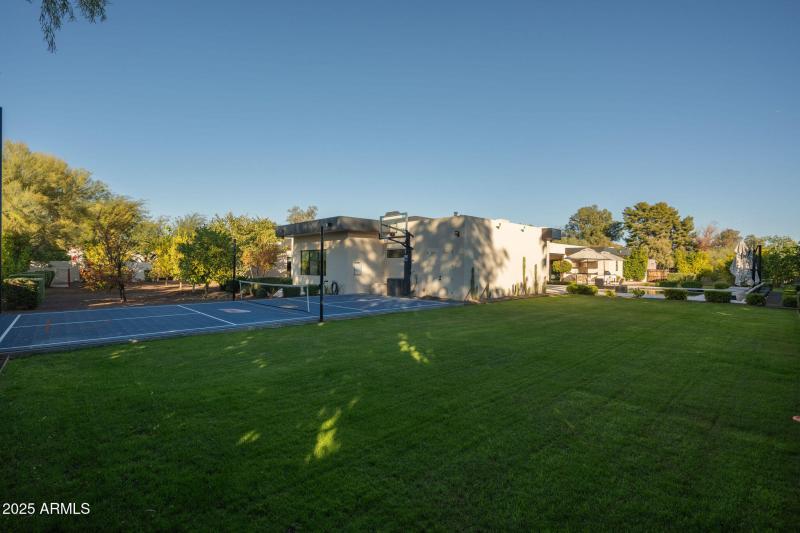 Large Lot/Sports Court