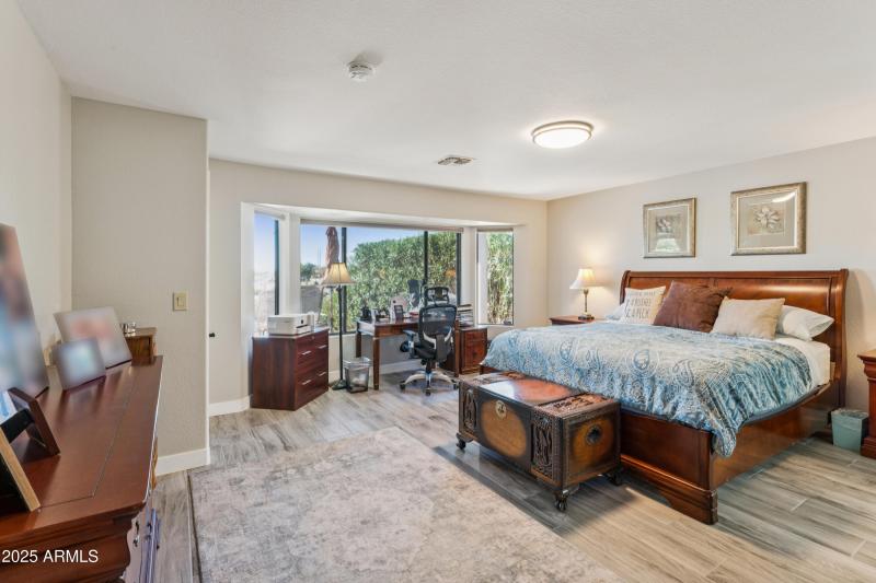 SPACIOUS MASTER BEDROOM