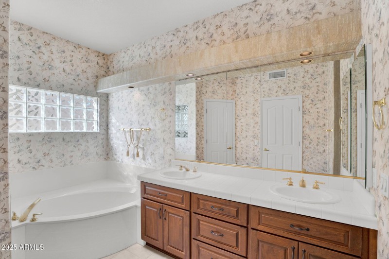 26-web-or-mls-15666 W Fairmount Ave-25