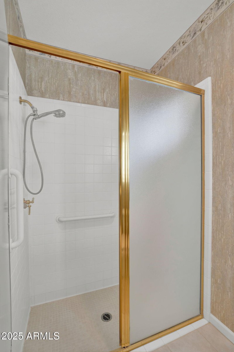 28-web-or-mls-15666 W Fairmount Ave-28