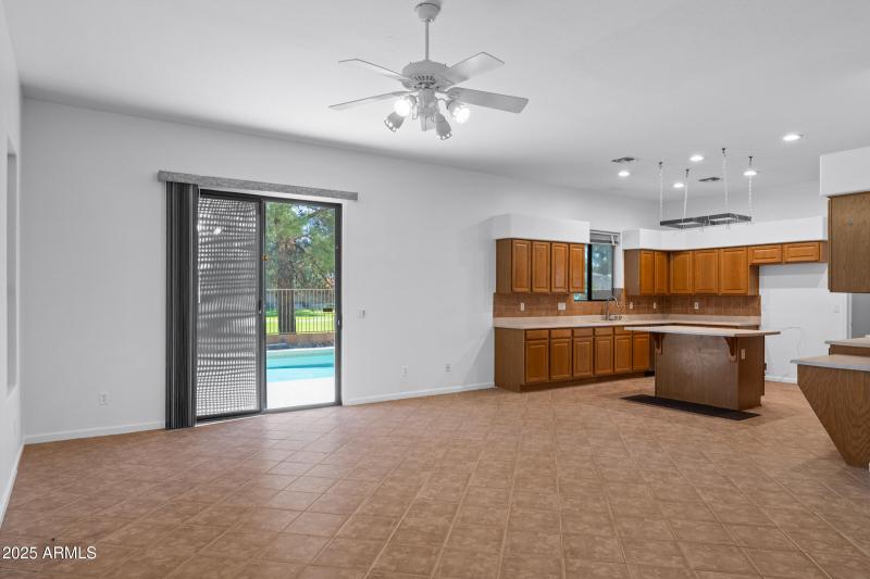 1441 S La Arboleta Dr-14