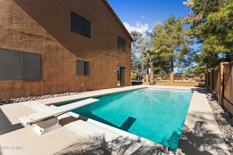 1441 S La Arboleta Dr-44