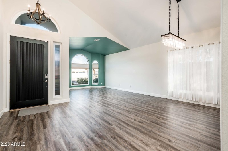 3951 E Cullumber St - Entrance