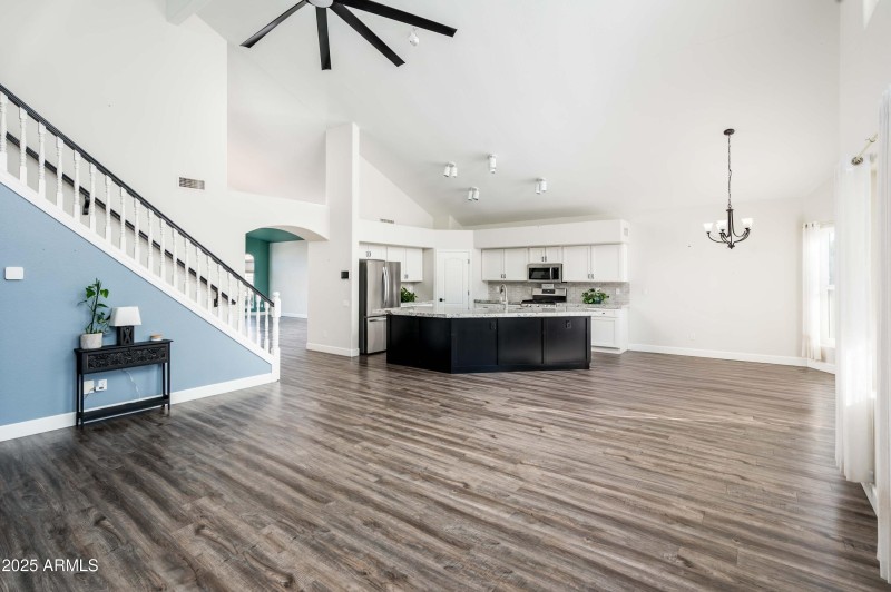 3951 E Cullumber St - Kitchen