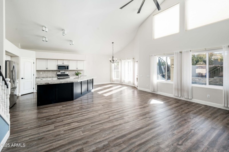 3951 E Cullumber St - Kitchen & Windows