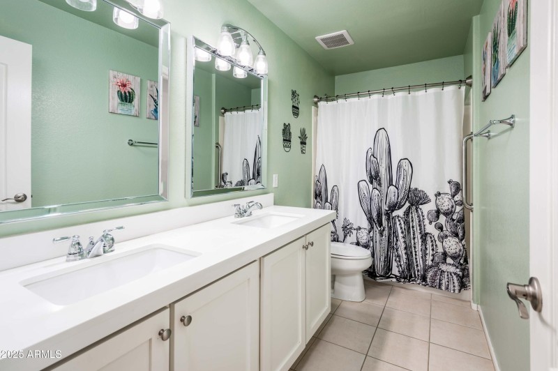 3951 E Cullumber St - Bathroom 2