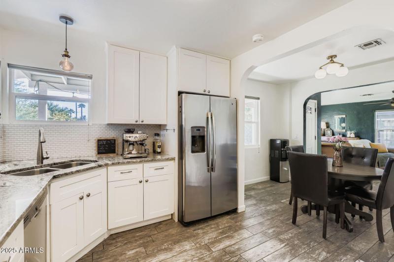 2210 E Cambridge Ave - Web Quality - 006