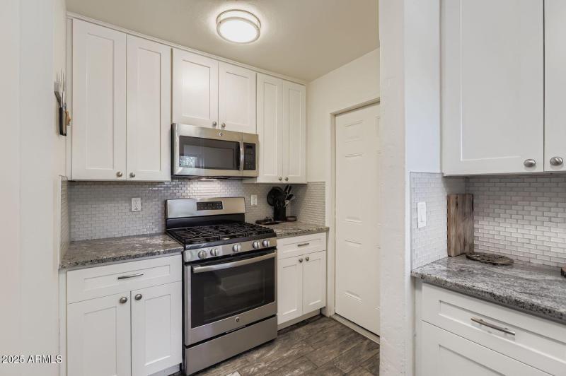 2210 E Cambridge Ave - Web Quality - 008