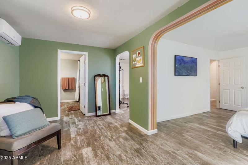 2210 E Cambridge Ave - Web Quality - 010