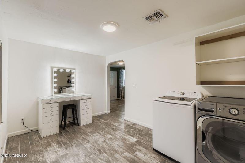 2210 E Cambridge Ave - Web Quality - 015