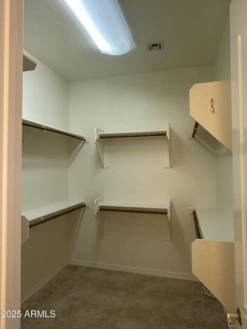 5698CCE9-74C2-4F61-8B8F-4F69C3256940