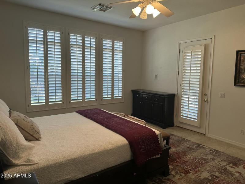 D1FAE48F-F0E4-475E-BA84-839A94B09B4E