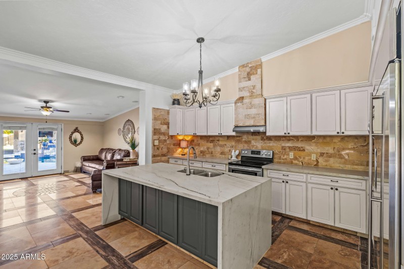 15-web-or-mls-13217 N 65th Dr--31