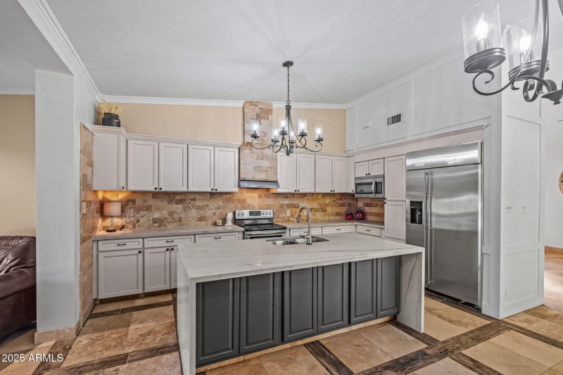 17-web-or-mls-13217 N 65th Dr--33