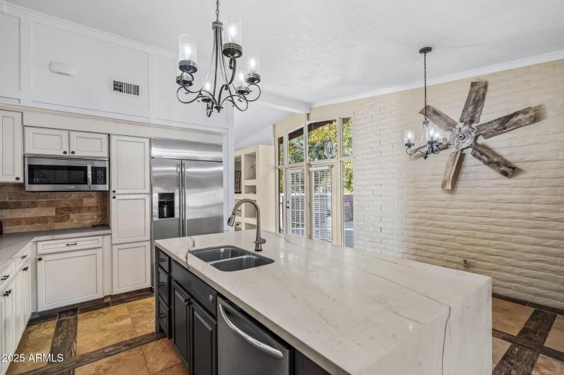 21-web-or-mls-13217 N 65th Dr--36