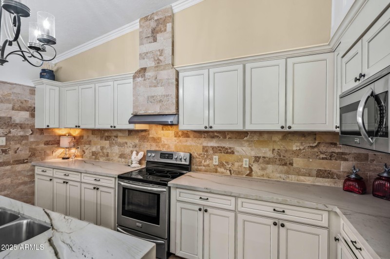 23-web-or-mls-13217 N 65th Dr--38