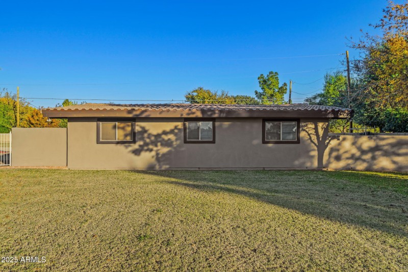 51-web-or-mls-13217 N 65th Dr--92