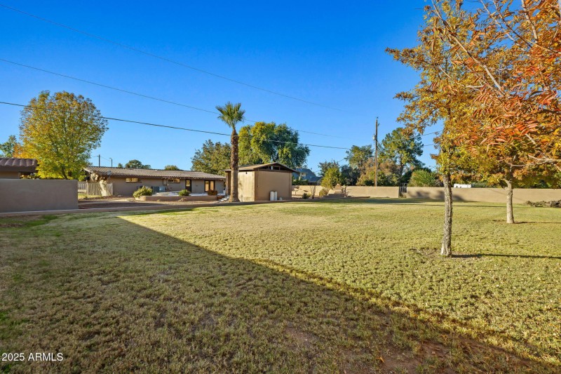 73-web-or-mls-13217 N 65th Dr--64