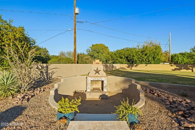 89-web-or-mls-13217 N 65th Dr--79