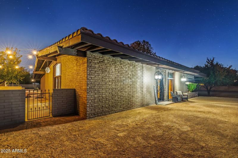 117-web-or-mls-13217 N 65th Dr--95