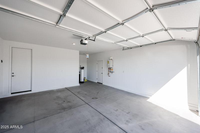 Garage w/storage area