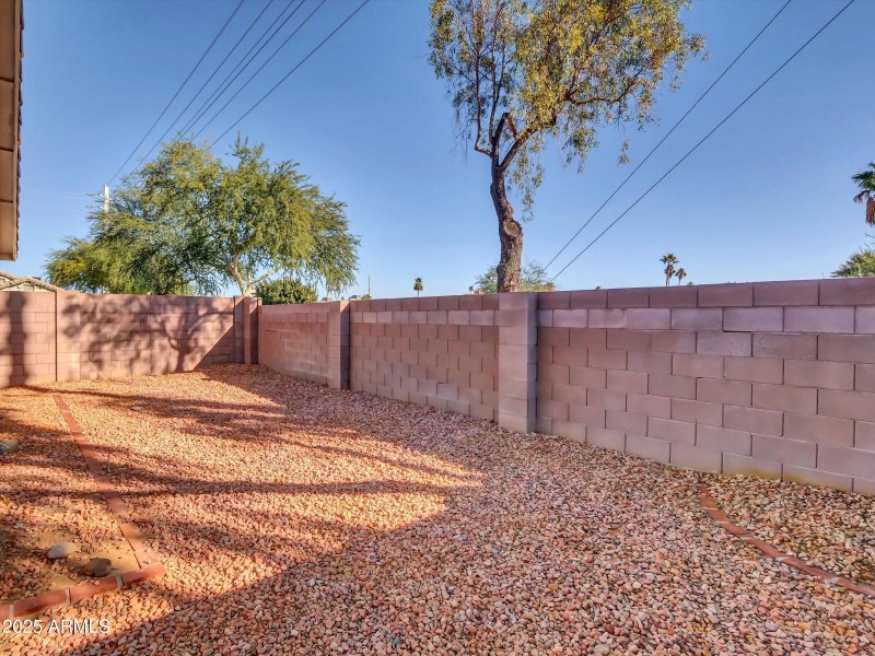 09-18259 N 11th Dr-9