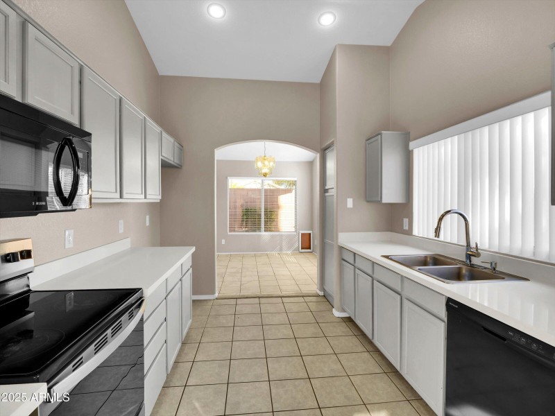 18-18259 N 11th Dr-18