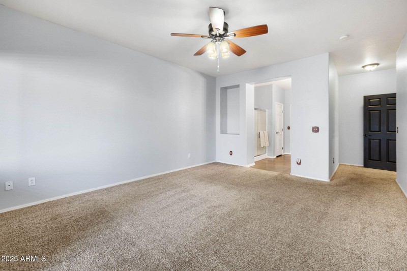 19-Primary Bedroom (2)