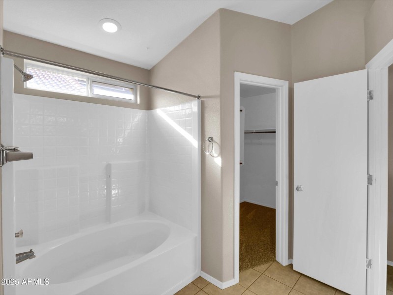 21-18259 N 11th Dr-21