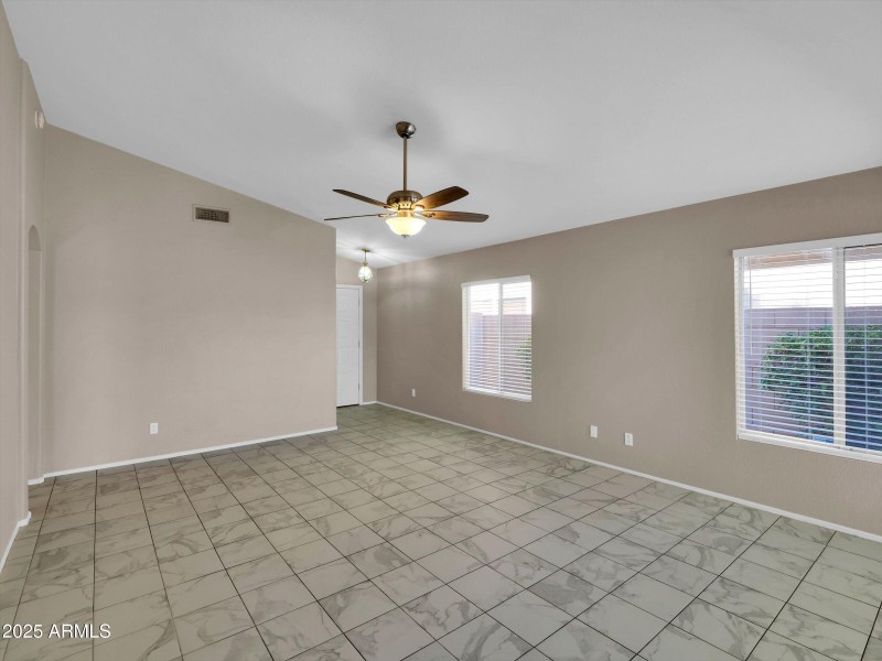 23-18259 N 11th Dr-23