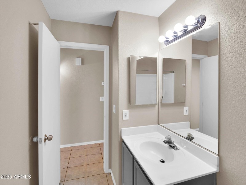 32-18259 N 11th Dr-32