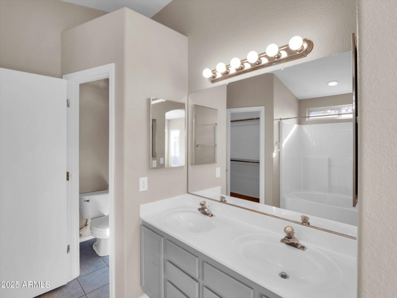 33-18259 N 11th Dr-33