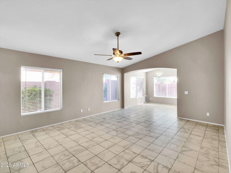 35-18259 N 11th Dr-35