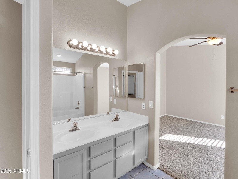 40-18259 N 11th Dr-40