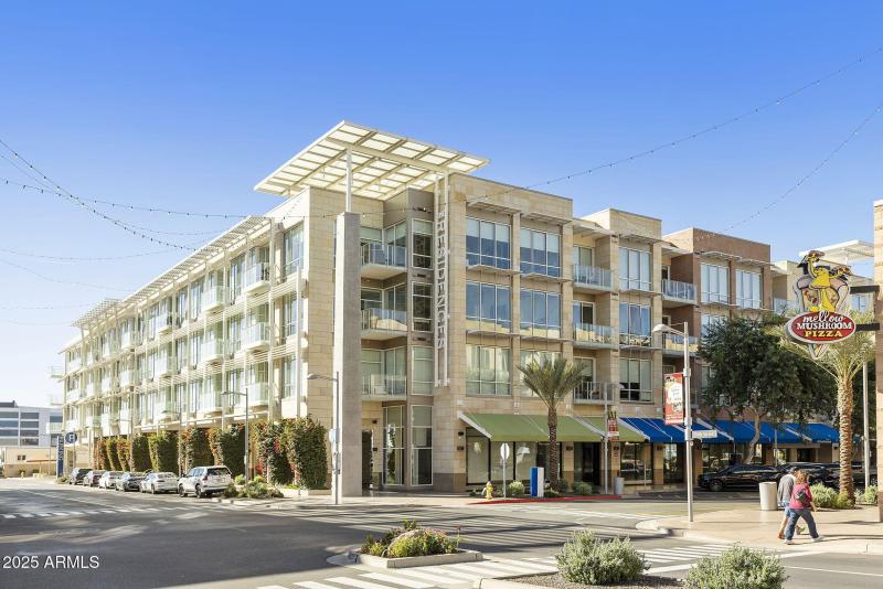 SHOPPING AND DINING CLOSE BY