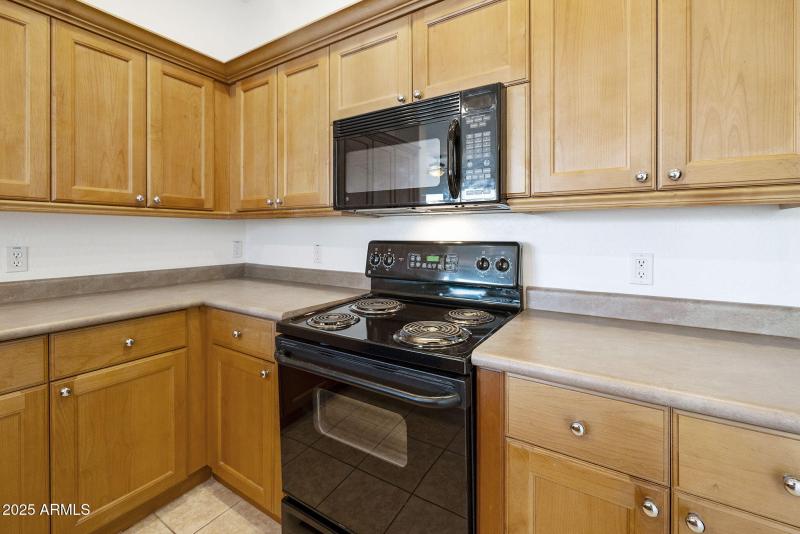 STOVE/OVEN ELECTRIC /GAS HOOKUP