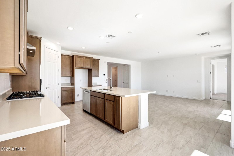 PHX_Miravida_Lot 1157_Dove_14813_kichen4