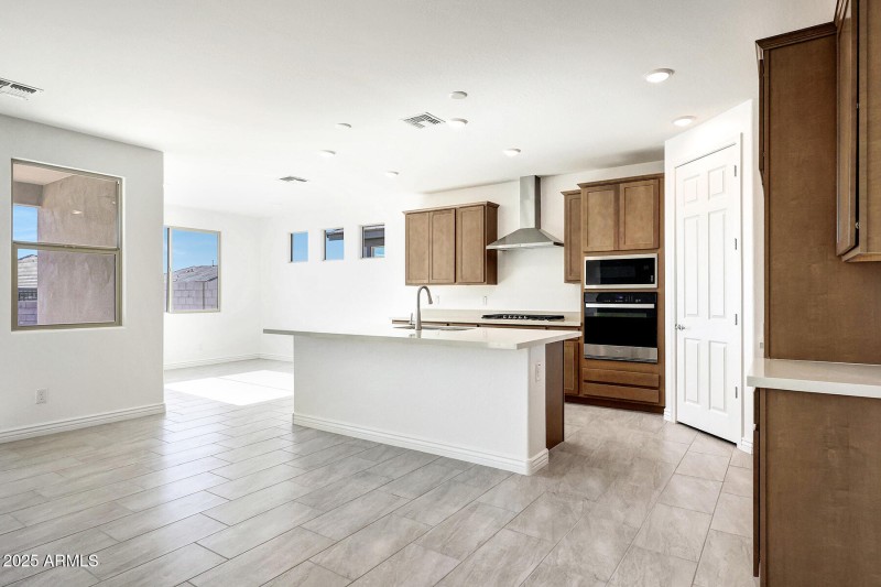 PHX_Miravida_Lot 1157_Dove_14813_kitchen