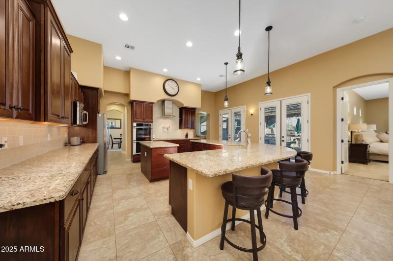 Substantial wrap around island