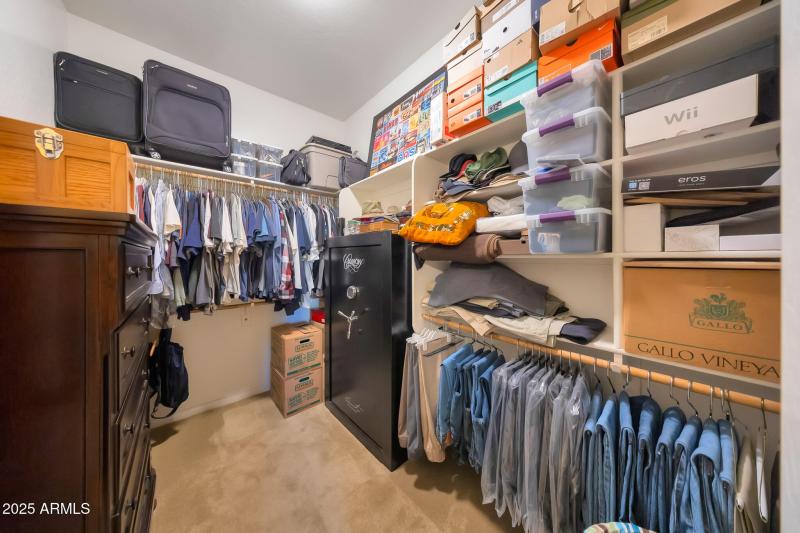 Walk in closets in all bedrooms
