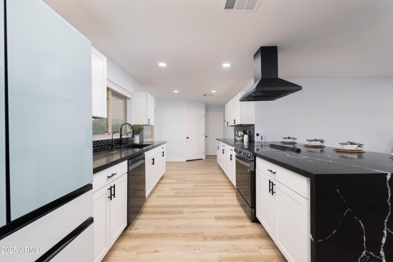 E Sharon Dr. (5728)-7