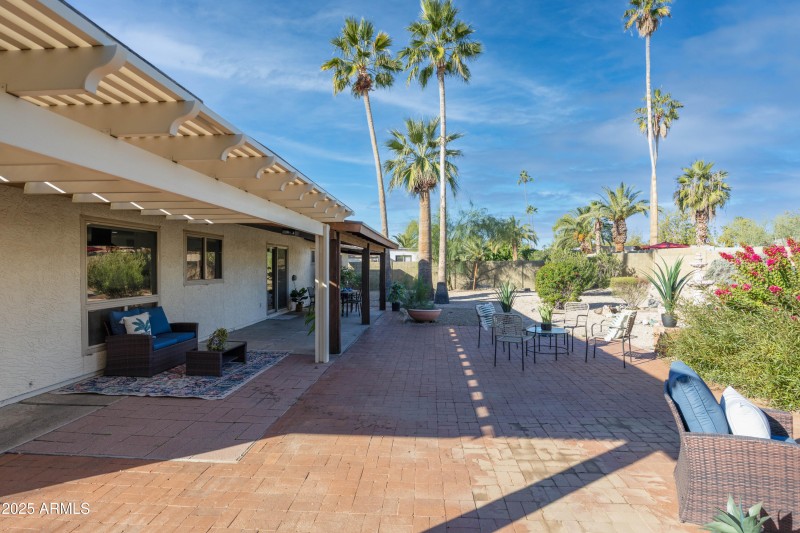 E Sharon Dr. (5728)-33