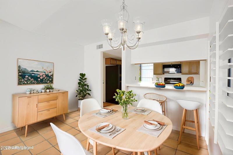 Dining-Virtualy Staged