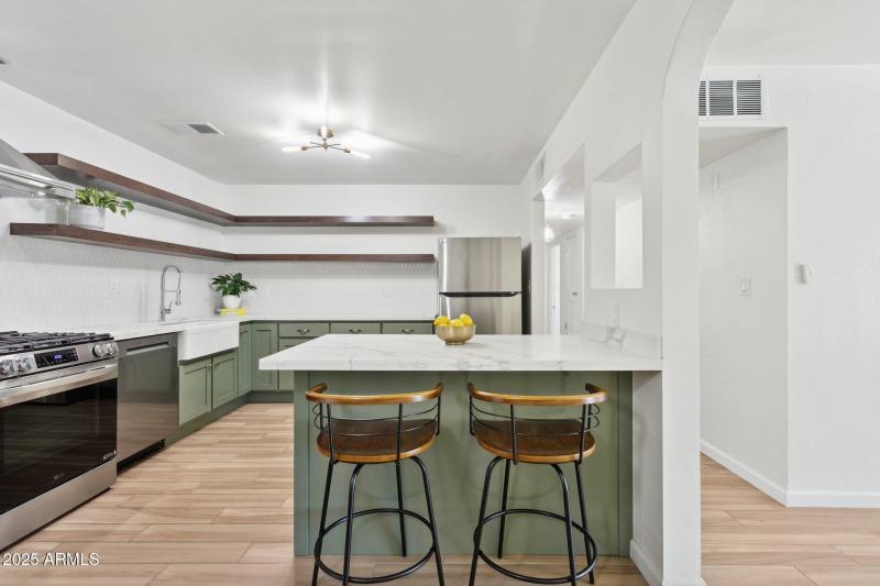 15-web-or-mls-6146-n-18th-ave