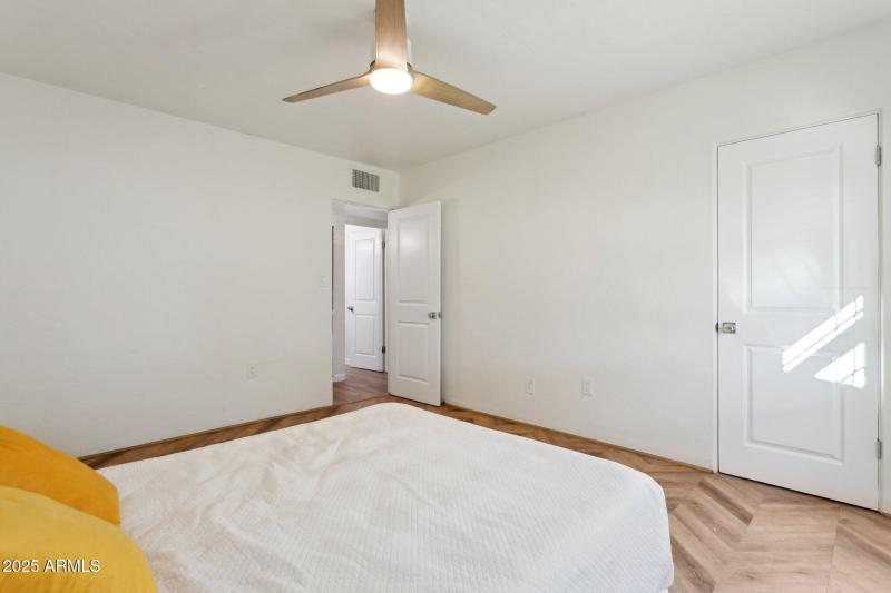 25-web-or-mls-6146-n-18th-ave