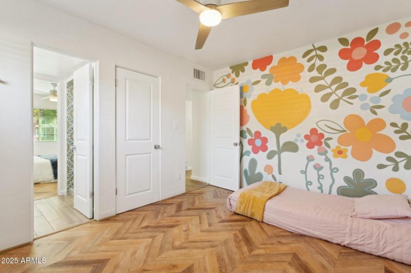 29-web-or-mls-6146-n-18th-ave