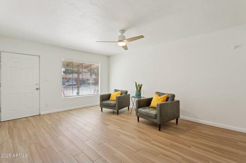 6-web-or-mls-6146-n-18th-ave
