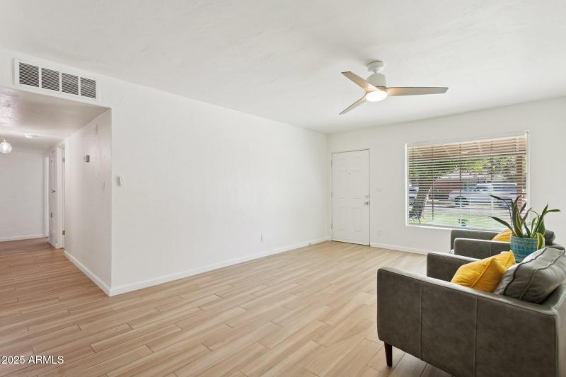 7-web-or-mls-6146-n-18th-ave