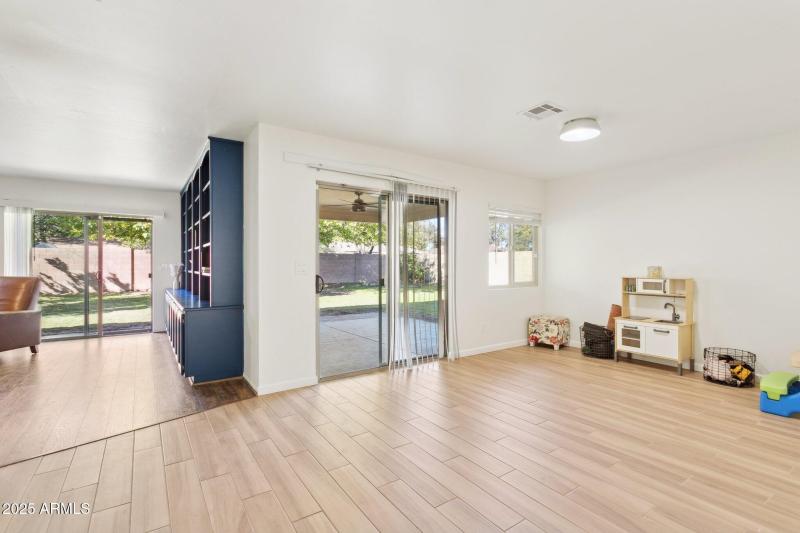 8-web-or-mls-6146-n-18th-ave