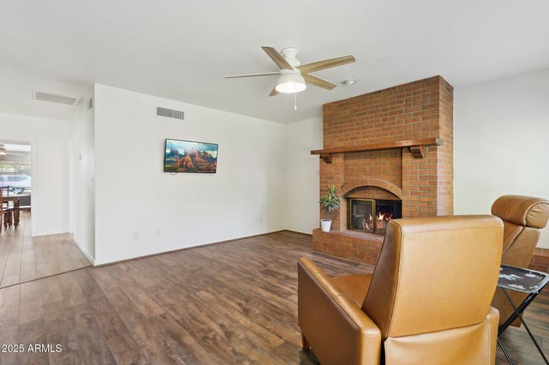 12-web-or-mls-6146-n-18th-ave